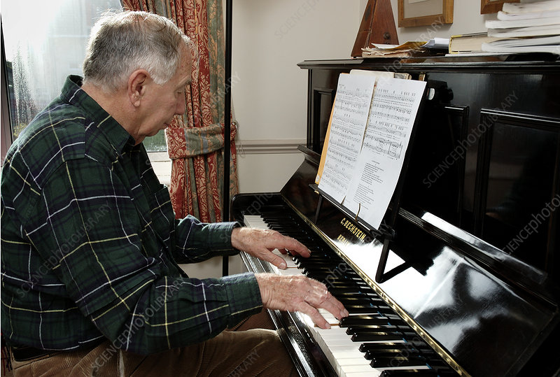 Người lớn có học piano được không - Lời khuyên từ chuyên gia